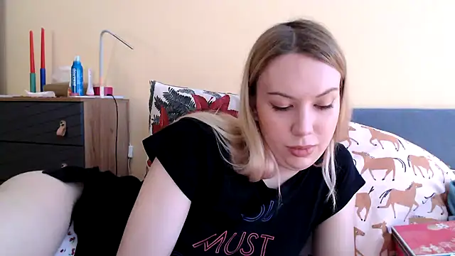 Snapshot of Scarlettford chatting on 12/20/24, 11:10 Scarlettford online show from 12/20/24, 11:10