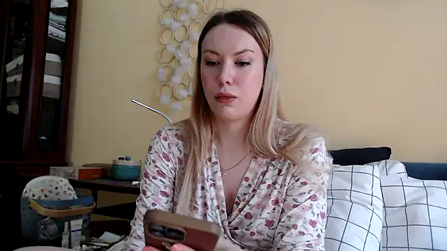 Snapshot of Scarlettford chatting on 02/19/25, 12:00 Scarlettford online show from 02/19/25, 12:00