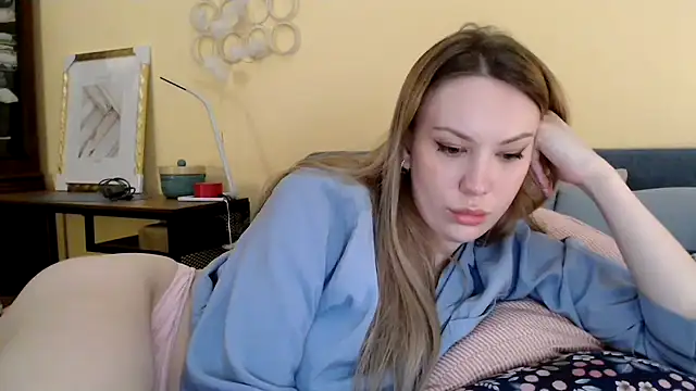 Snapshot of Scarlettford chatting on 03/15/25, 05:15 Scarlettford online show from 03/15/25, 05:15
