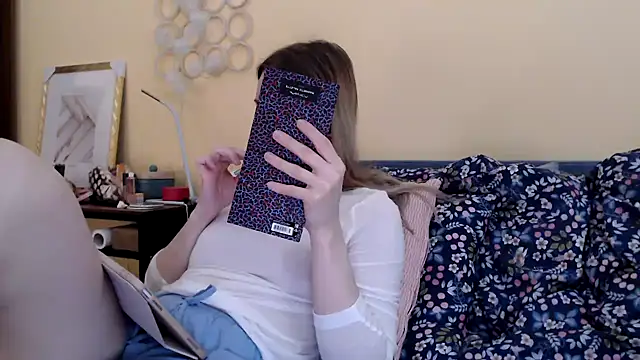 Snapshot of Scarlettford chatting on 03/17/25, 05:05 Scarlettford online show from 03/17/25, 05:05