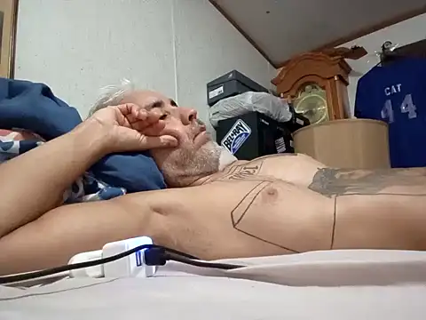 Xoc8  online show from 10/22/25, 02:56