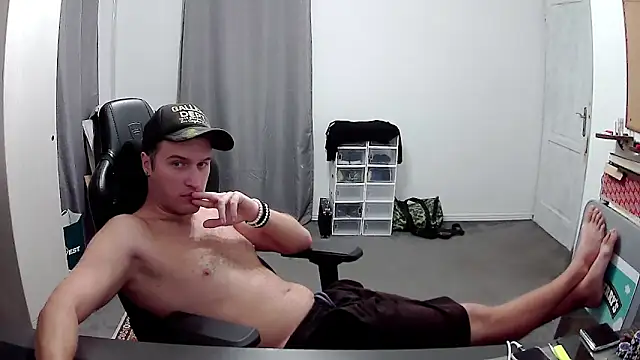 Snapshot of PKrisztian chatting on 09/17/25, 05:25 PKrisztian online show from 09/17/25, 05:25