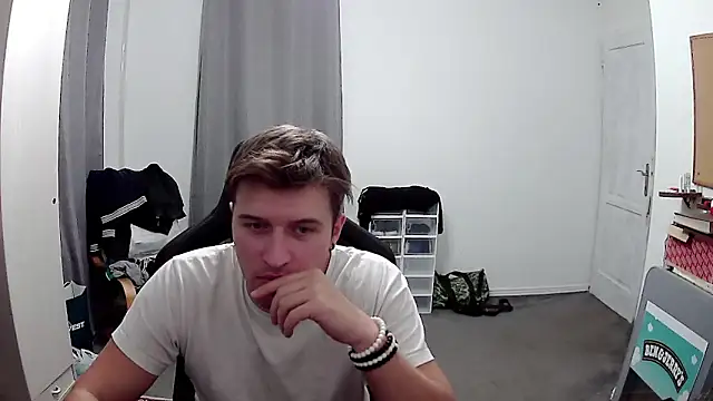 Snapshot of PKrisztian chatting on 09/18/25, 06:43 PKrisztian online show from 09/18/25, 06:43