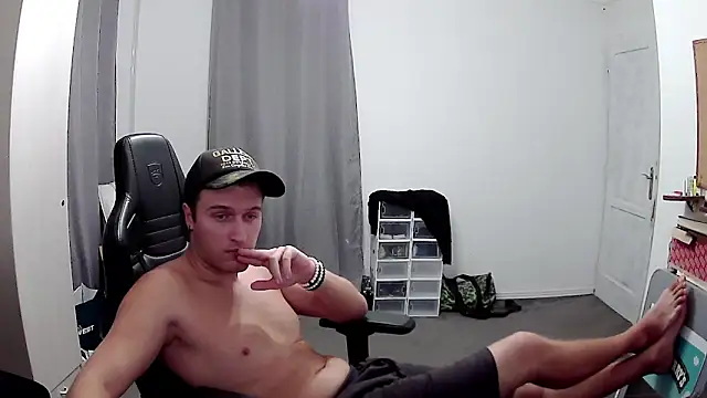 Snapshot of PKrisztian chatting on 09/28/25, 04:01 PKrisztian online show from 09/28/25, 04:01