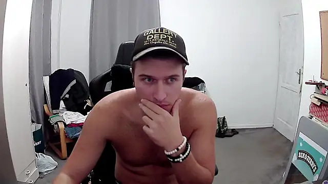 Snapshot of PKrisztian chatting on 10/06/25, 07:22 PKrisztian online show from 10/06/25, 07:22