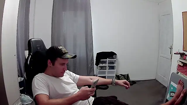 Snapshot of PKrisztian chatting on 10/08/25, 07:28 PKrisztian online show from 10/08/25, 07:28