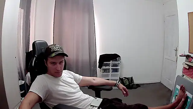 Snapshot of PKrisztian chatting on 10/09/25, 02:48 PKrisztian online show from 10/09/25, 02:48