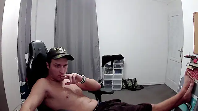 Snapshot of PKrisztian chatting on 10/12/25, 06:29 PKrisztian online show from 10/12/25, 06:29