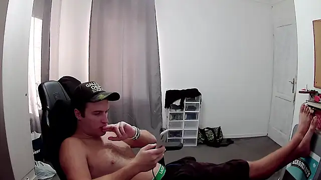 Snapshot of PKrisztian chatting on 10/13/25, 01:33 PKrisztian online show from 10/13/25, 01:33