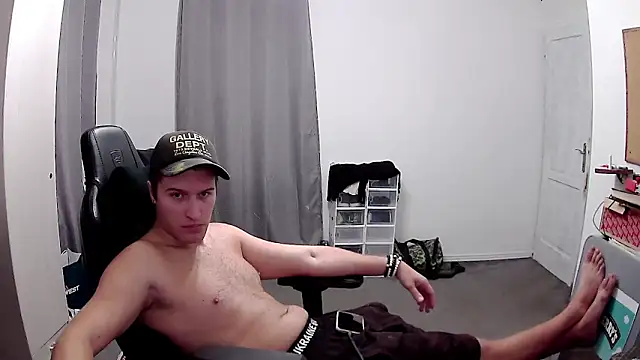 Snapshot of PKrisztian chatting on 10/14/25, 02:51 PKrisztian online show from 10/14/25, 02:51