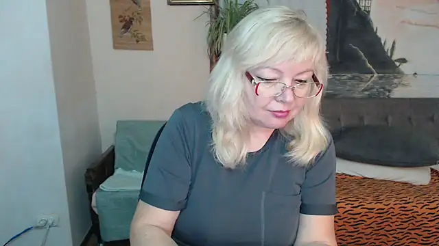 EvelynLoveShy online show from 11/07/25, 05:02