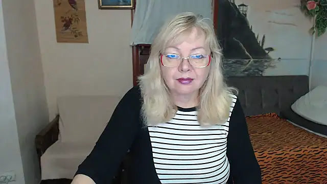 EvelynLoveShy online show from 11/26/25, 08:54