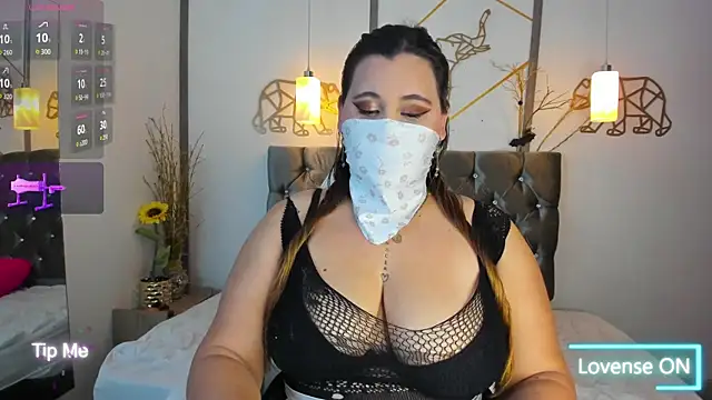 SalmaZaman online show from 10/12/25, 09:14