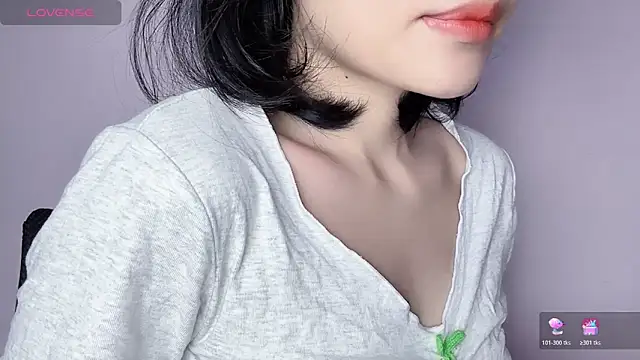 Snapshot of Baenee chatting on 10/30/25, 05:24 Baenee online show from 10/30/25, 05:24