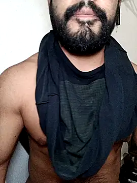 Snapshot of HombreS3n chatting on 10/20/25, 04:13 HombreS3n online show from 10/20/25, 04:13