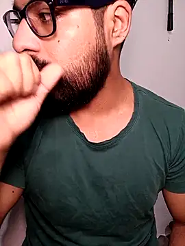 Snapshot of HombreS3n chatting on 10/26/25, 09:42 HombreS3n online show from 10/26/25, 09:42