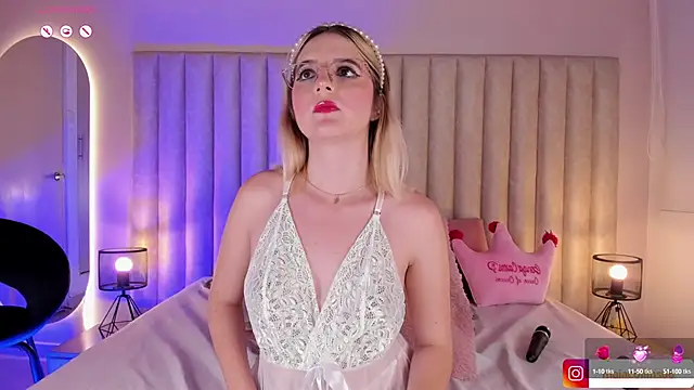 Snapshot of Maia_Collins chatting on 03/21/25, 12:07 Maia Collins online show from 03/21/25, 12:07