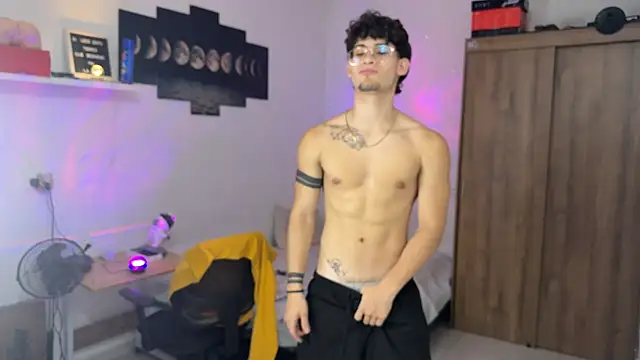 Snapshot of Kisan_Smith chatting on 11/04/25, 02:21 Kisan Smith online show from 11/04/25, 02:21