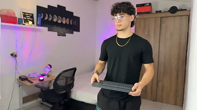 Snapshot of Kisan_Smith chatting on 11/08/25, 02:01 Kisan Smith online show from 11/08/25, 02:01