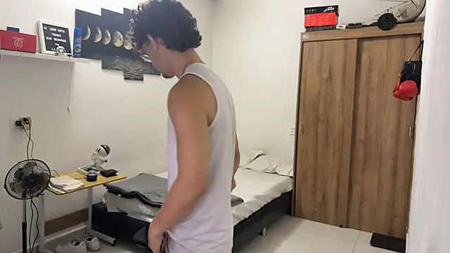 Snapshot of Kisan_Smith chatting on 11/15/25, 02:20 Kisan Smith online show from 11/15/25, 02:20