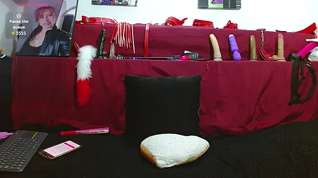 Snapshot of Wiktoria_Brownx chatting on 11/26/25, 11:17 Wiktoria Brownx online show from 11/26/25, 11:17