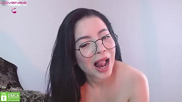 Snapshot of LauryMoons chatting on 04/06/26, 10:33 LauryMoons online show from 04/06/26, 10:33