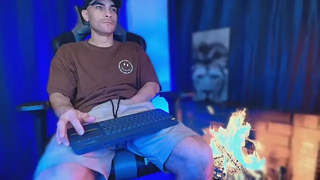 sexyboycolombi4 online show from 11/04/25, 08:02