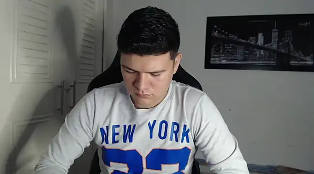 Snapshot of Plug_Control chatting on 12/10/24, 04:02 Plug Control online show from 12/10/24, 04:02