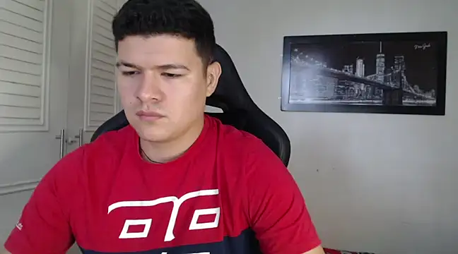 Snapshot of Plug_Control chatting on 12/12/24, 02:11 Plug Control online show from 12/12/24, 02:11