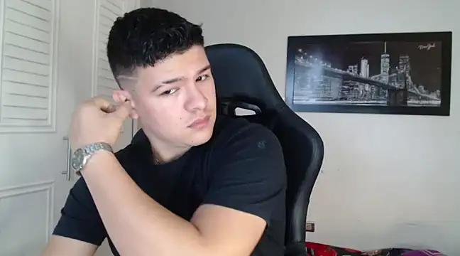 Snapshot of Plug_Control chatting on 12/13/24, 02:27 Plug Control online show from 12/13/24, 02:27