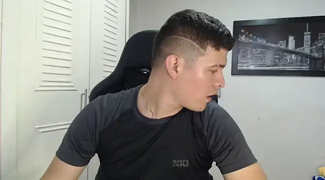 Snapshot of Plug_Control chatting on 01/02/25, 08:46 Plug Control online show from 01/02/25, 08:46