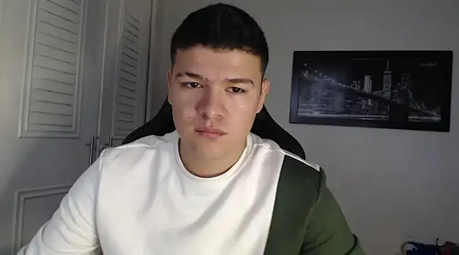 Snapshot of Plug_Control chatting on 01/05/25, 01:36 Plug Control online show from 01/05/25, 01:36