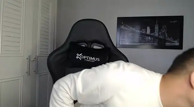 Snapshot of Plug_Control chatting on 01/05/25, 04:38 Plug Control online show from 01/05/25, 04:38