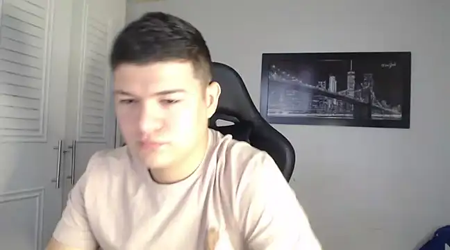 Snapshot of Plug_Control chatting on 01/07/25, 01:24 Plug Control online show from 01/07/25, 01:24