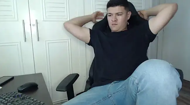 Snapshot of Plug_Control chatting on 01/14/25, 07:00 Plug Control online show from 01/14/25, 07:00