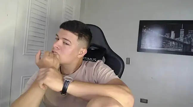 Snapshot of Plug_Control chatting on 01/21/25, 09:57 Plug Control online show from 01/21/25, 09:57