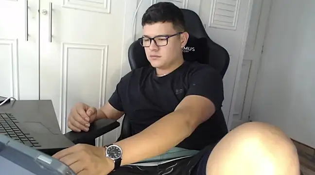 Snapshot of Plug_Control chatting on 01/27/25, 07:03 Plug Control online show from 01/27/25, 07:03