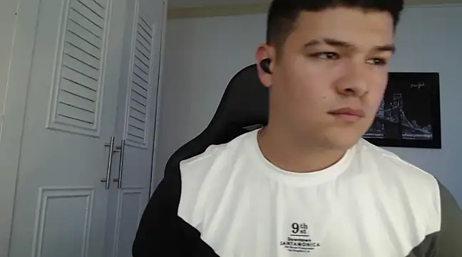 Snapshot of Plug_Control chatting on 01/28/25, 07:21 Plug Control online show from 01/28/25, 07:21