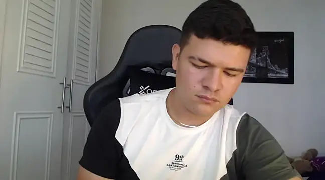 Snapshot of Plug_Control chatting on 01/29/25, 04:08 Plug Control online show from 01/29/25, 04:08