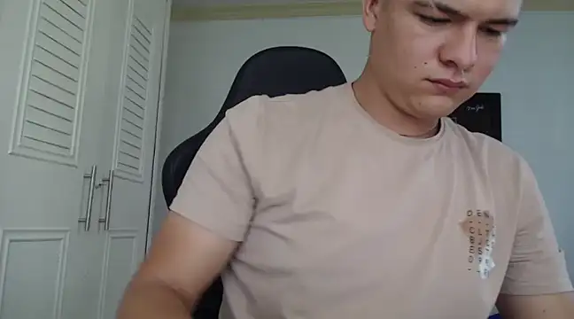 Snapshot of Plug_Control chatting on 02/02/25, 05:15 Plug Control online show from 02/02/25, 05:15