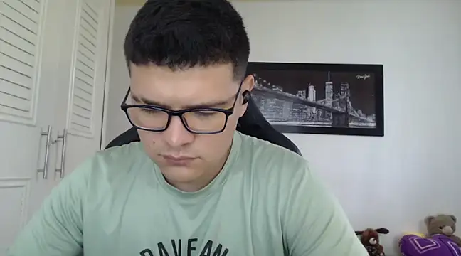 Snapshot of Plug_Control chatting on 02/05/25, 01:33 Plug Control online show from 02/05/25, 01:33