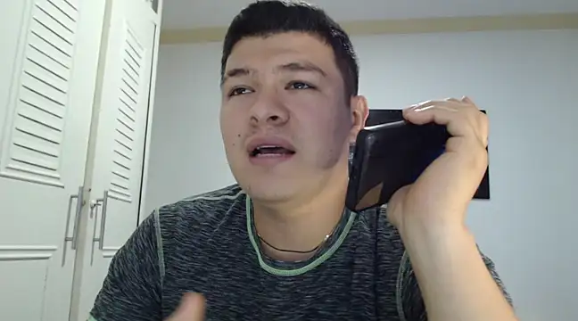 Snapshot of Plug_Control chatting on 02/11/25, 03:29 Plug Control online show from 02/11/25, 03:29