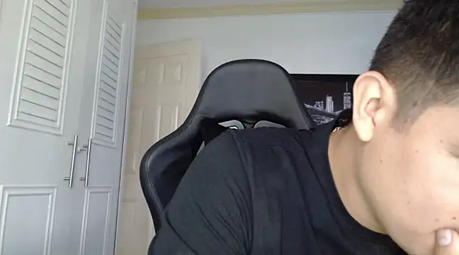 Snapshot of Plug_Control chatting on 02/13/25, 02:09 Plug Control online show from 02/13/25, 02:09