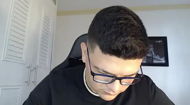 Snapshot of Plug_Control chatting on 02/15/25, 06:12 Plug Control online show from 02/15/25, 06:12