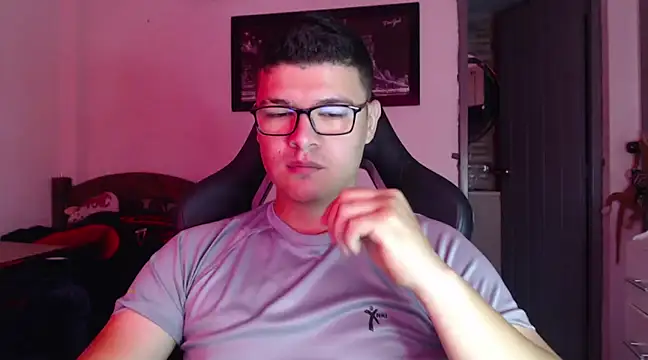 Snapshot of Plug_Control chatting on 02/19/25, 01:17 Plug Control online show from 02/19/25, 01:17