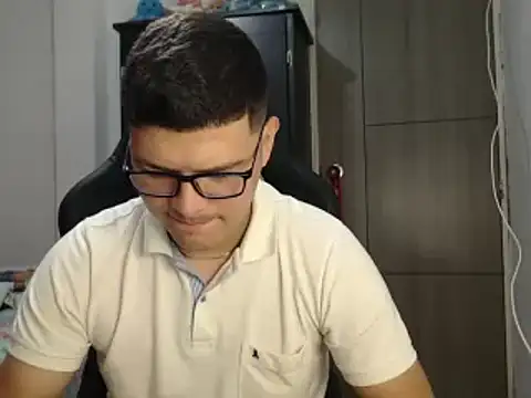 Snapshot of Plug_Control chatting on 03/04/25, 02:21 Plug Control online show from 03/04/25, 02:21