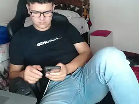 Snapshot of Plug_Control chatting on 03/14/25, 01:35 Plug Control online show from 03/14/25, 01:35