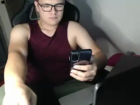 Snapshot of Plug_Control chatting on 03/18/25, 04:26 Plug Control online show from 03/18/25, 04:26