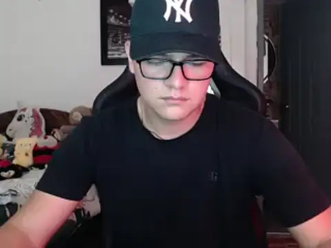 Snapshot of Plug_Control chatting on 03/18/25, 07:42 Plug Control online show from 03/18/25, 07:42