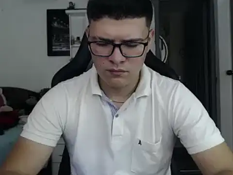 Snapshot of Plug_Control chatting on 03/22/25, 05:41 Plug Control online show from 03/22/25, 05:41